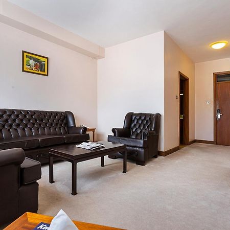 Sirikwa Hotel Елдорет Екстериор снимка