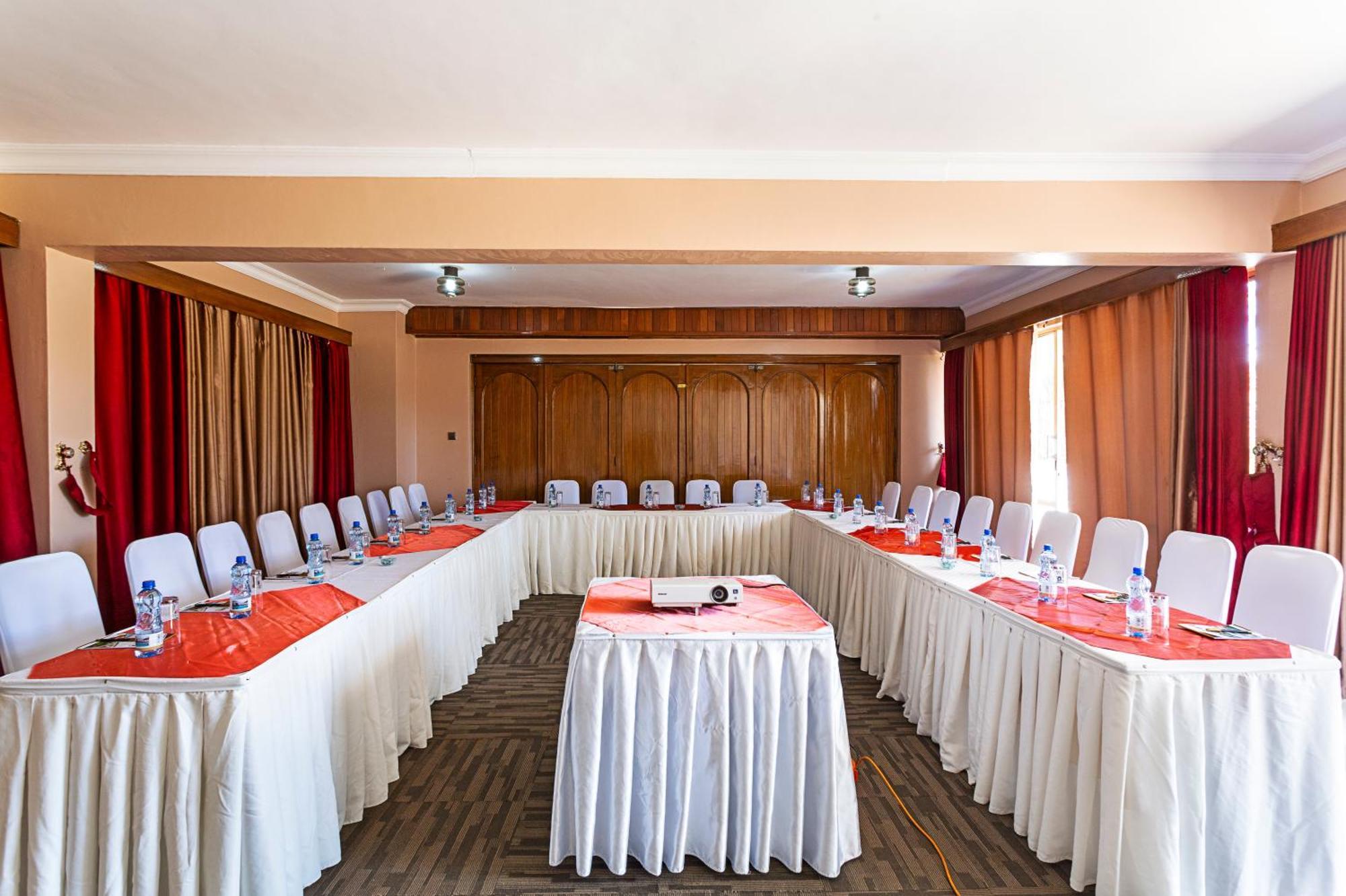 Sirikwa Hotel Елдорет Екстериор снимка